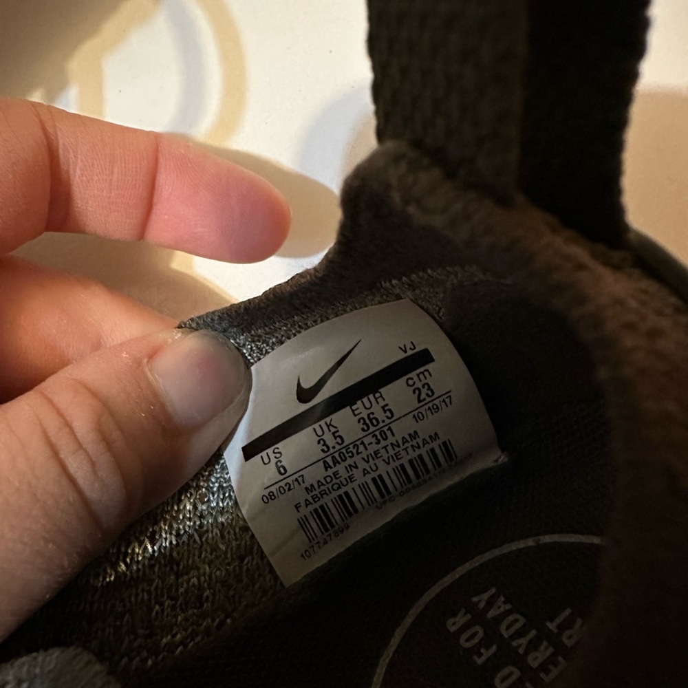 Nike Flyknit - Picture 3 of 3